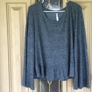 NWOT ADORABLE BELL SLEVE AND RUFFLE SWEATER